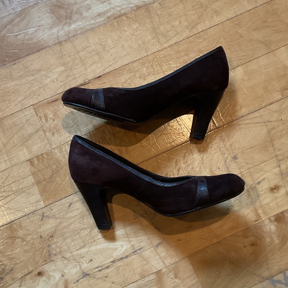 NWOT Elegant Brown Heels
